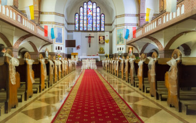 Kolory liturgiczne i ich duchowe znaczenie – jak barwy przemawiają w liturgii