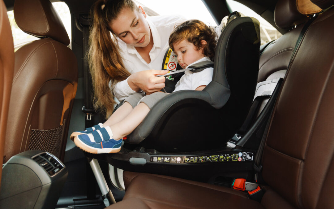 ISOFIX, pasy, baza: jak poprawnie montować fotelik, żeby działał tak, jak zaprojektował producent